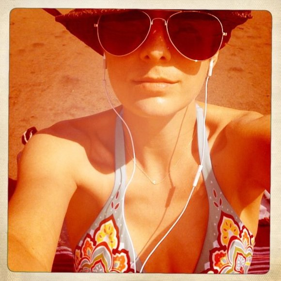 Meet Your Posher, Amelia - Picture 1 of 1